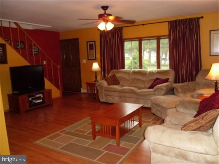 109 Cobalt Cross Road Levittown, PA 19057 - Photo 7 of 25 Living Room