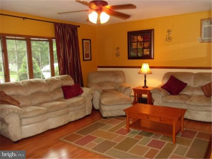 109 Cobalt Cross Road Levittown, PA 19057 - Photo 8 of 25 Living Room