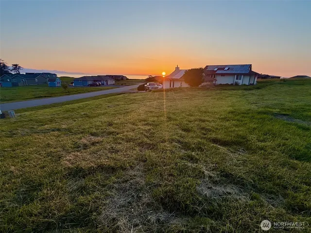 a view of house with a yard
