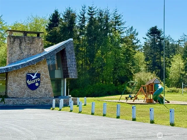 a view of roof deck with wooden floor and fence