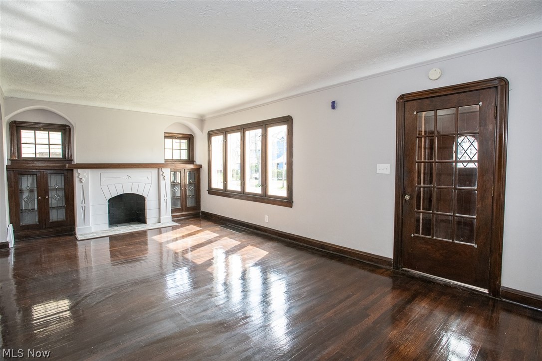 887 Selwyn Road Cleveland Heights, OH 44112 - Photo 2 of 34
