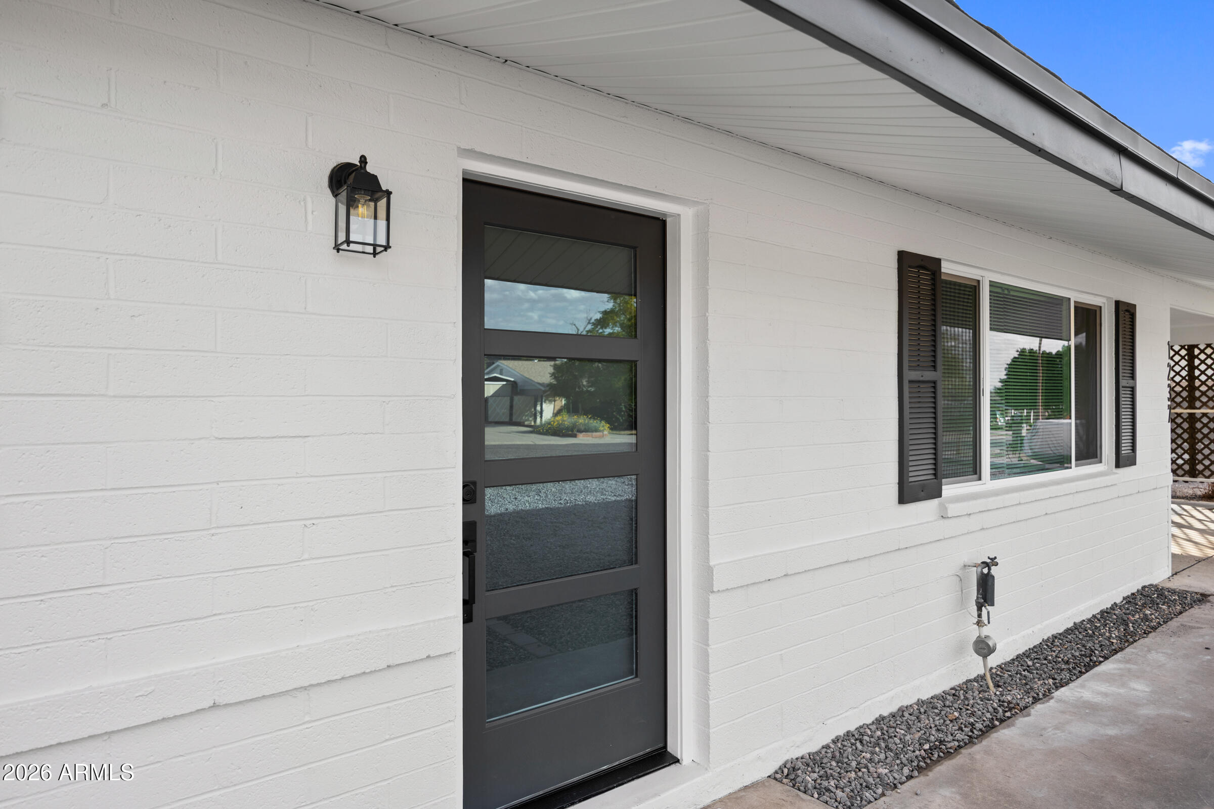 1237 East Ruth Avenue Phoenix, AZ 85020 - Photo 4 of 38 a view of door