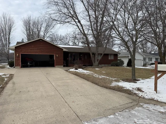 $299,900 | 1807 Brookside Drive, Albert Lea, MN 56007
