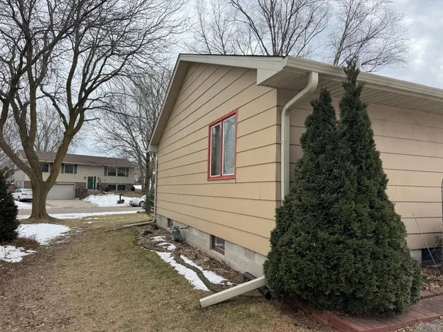 $299,900 | 1807 Brookside Drive, Albert Lea, MN 56007