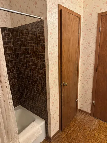 $299,900 | 1807 Brookside Drive, Albert Lea, MN 56007