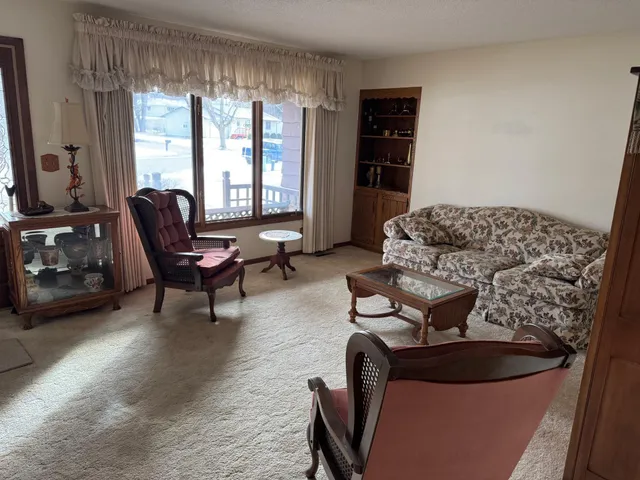 $299,900 | 1807 Brookside Drive, Albert Lea, MN 56007