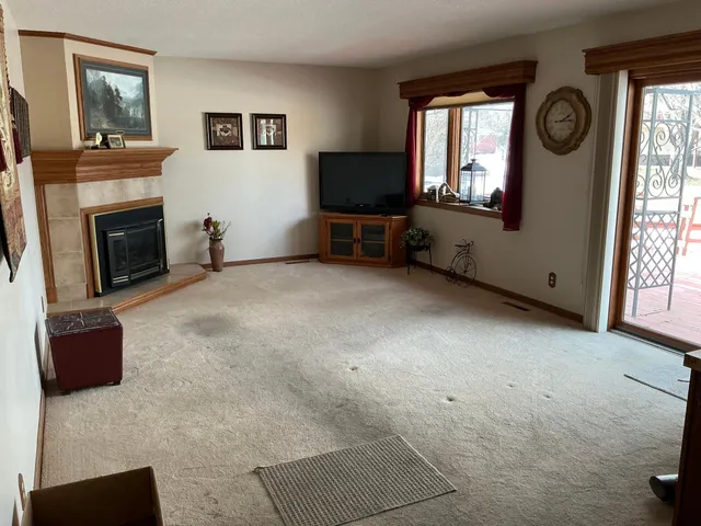 $299,900 | 1807 Brookside Drive, Albert Lea, MN 56007