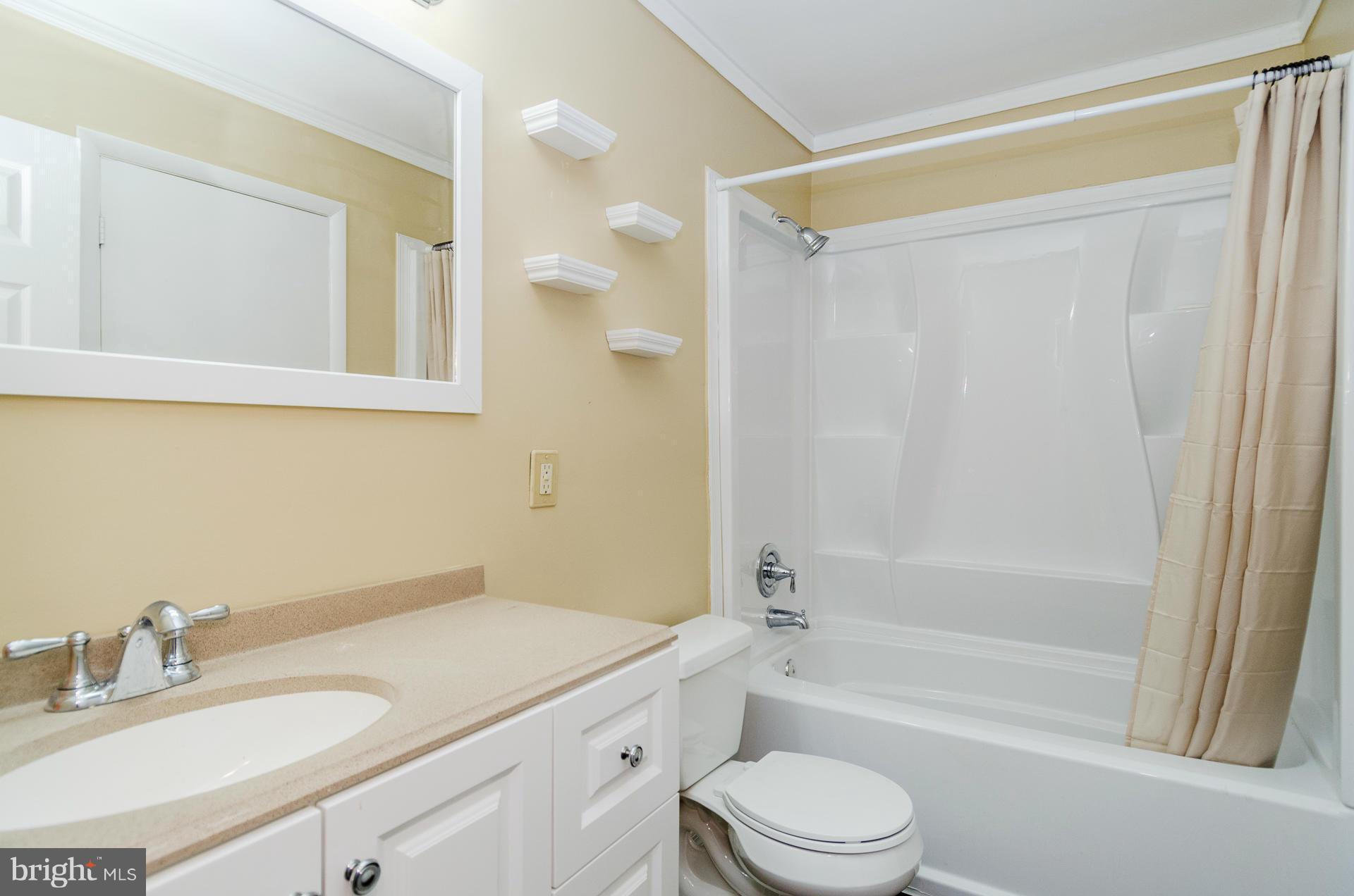 6803 Richardson Road Baltimore, MD 21207 - Photo 14 of 28 Bath