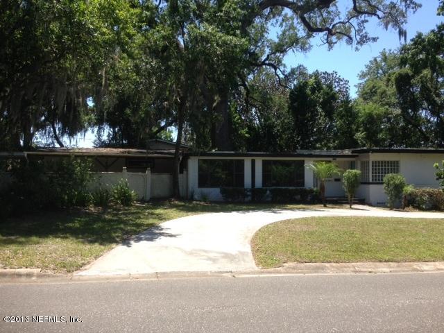 1646 Cornell Road Jacksonville, FL 32207 - Photo 1 of 11 a backyard of a house with lots of green space and fountain
