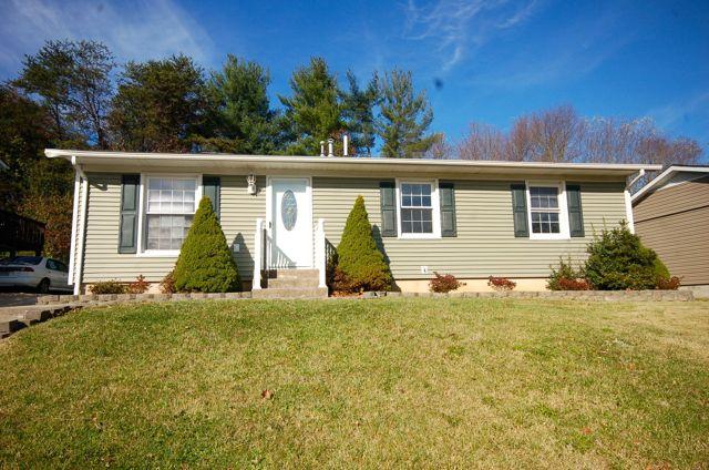 8347 Robin Lynn Road Roanoke, VA 24019 - Photo 1 of 18 FRONT