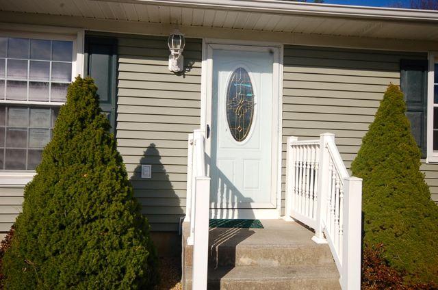 8347 Robin Lynn Road Roanoke, VA 24019 - Photo 2 of 18 ENTRANCE