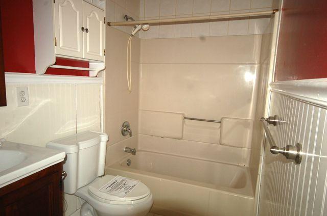 8347 Robin Lynn Road Roanoke, VA 24019 - Photo 13 of 18 HALL BATH