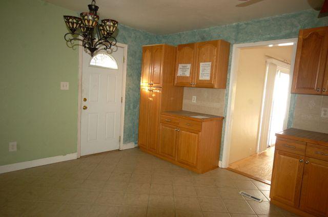 8347 Robin Lynn Road Roanoke, VA 24019 - Photo 4 of 18 KITCHEN