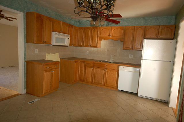 8347 Robin Lynn Road Roanoke, VA 24019 - Photo 5 of 18 KITCHEN 2