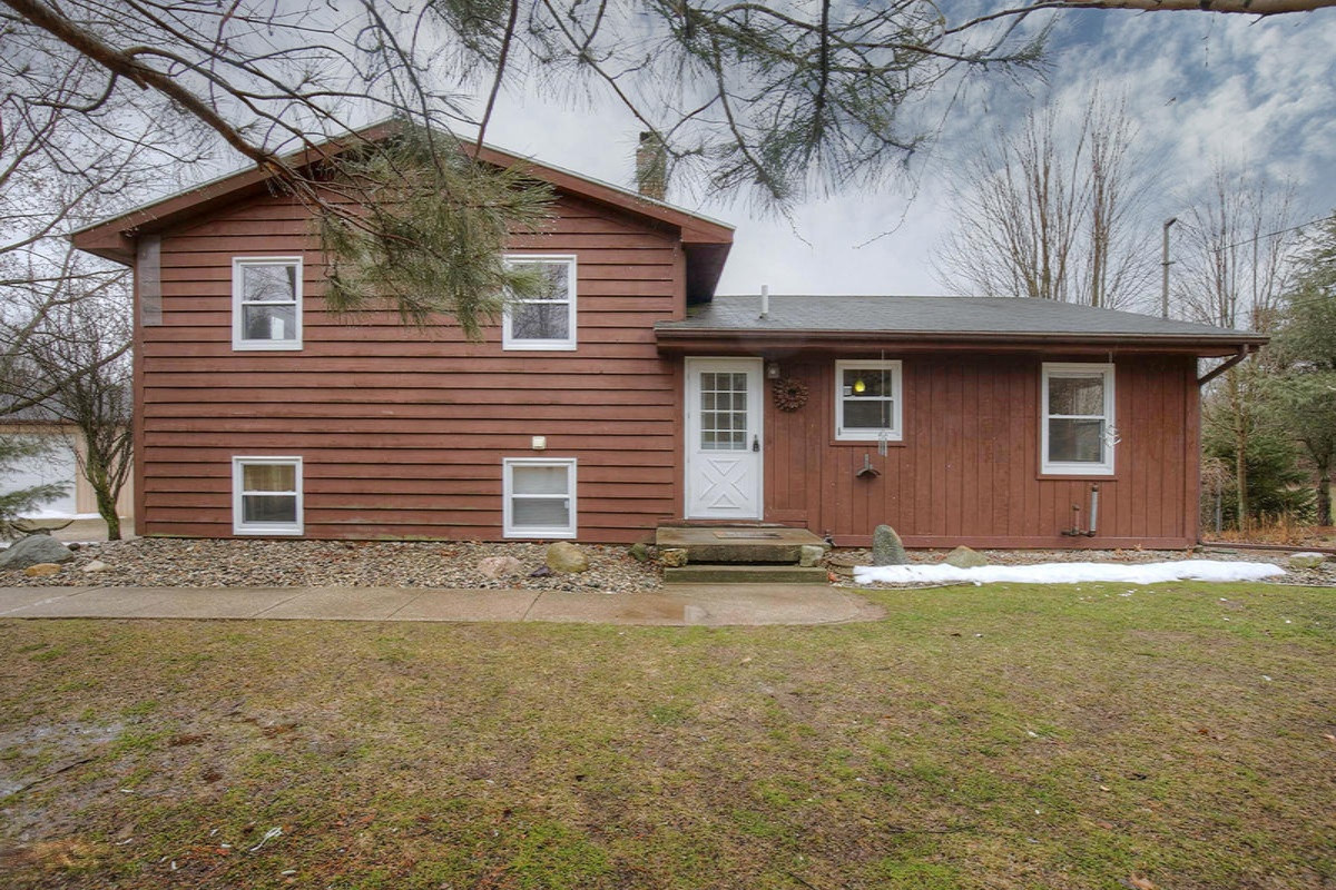 11250 Belding Road Northeast Belding, MI 48809 - Photo 1 of 30 IMG_1125