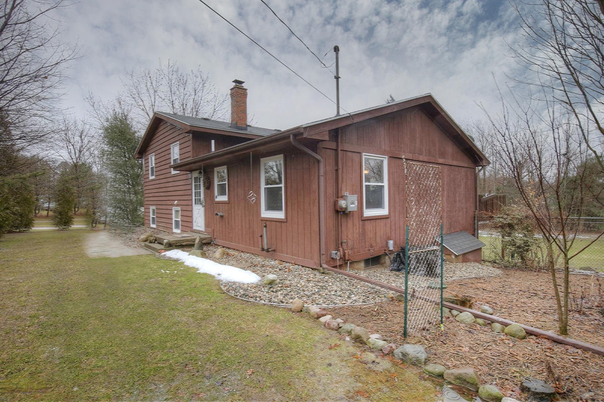 11250 Belding Road Northeast Belding, MI 48809 - Photo 2 of 30 IMG_1126