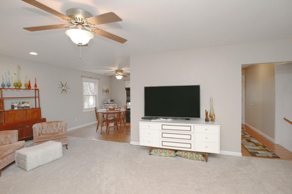 11250 Belding Road Northeast Belding, MI 48809 - Photo 5 of 30 IMG_1129