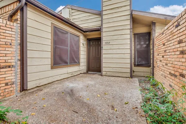 $1,250 | 3930 Portland Street, Unit 3932, Irving, TX 75038
