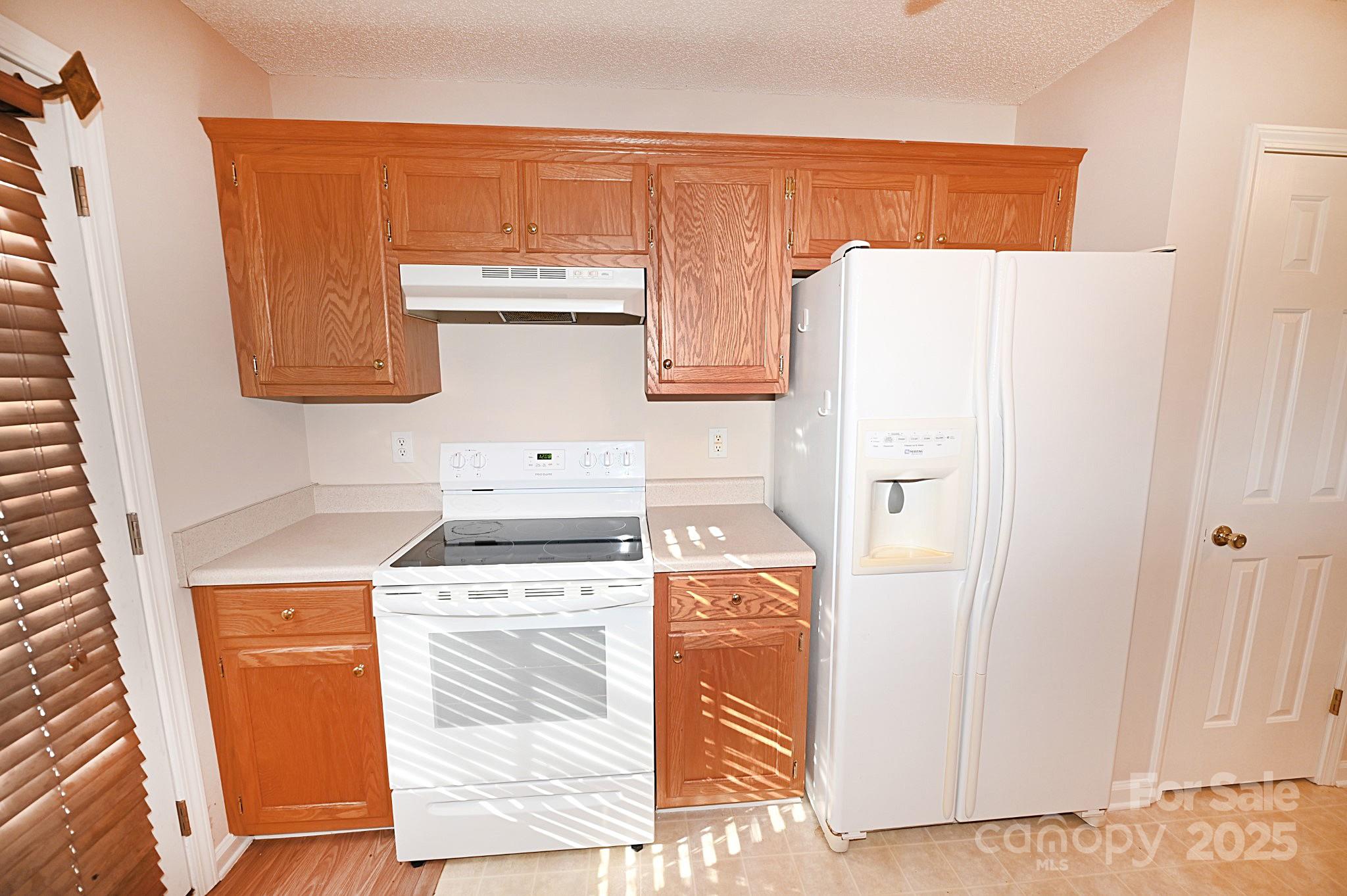 621 23rd Street Northwest Hickory, NC 28601 - Photo 17 of 35 a utility room with dryer and washer