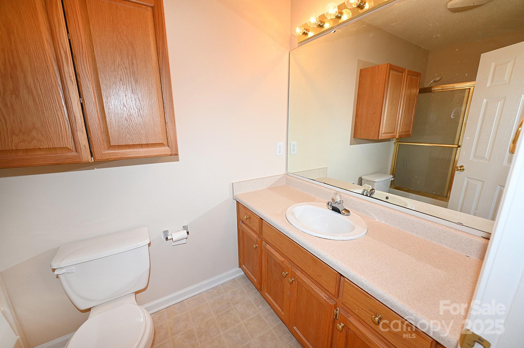 621 23rd Street Northwest Hickory, NC 28601 - Photo 25 of 35 a bathroom with a sink a toilet and mirror