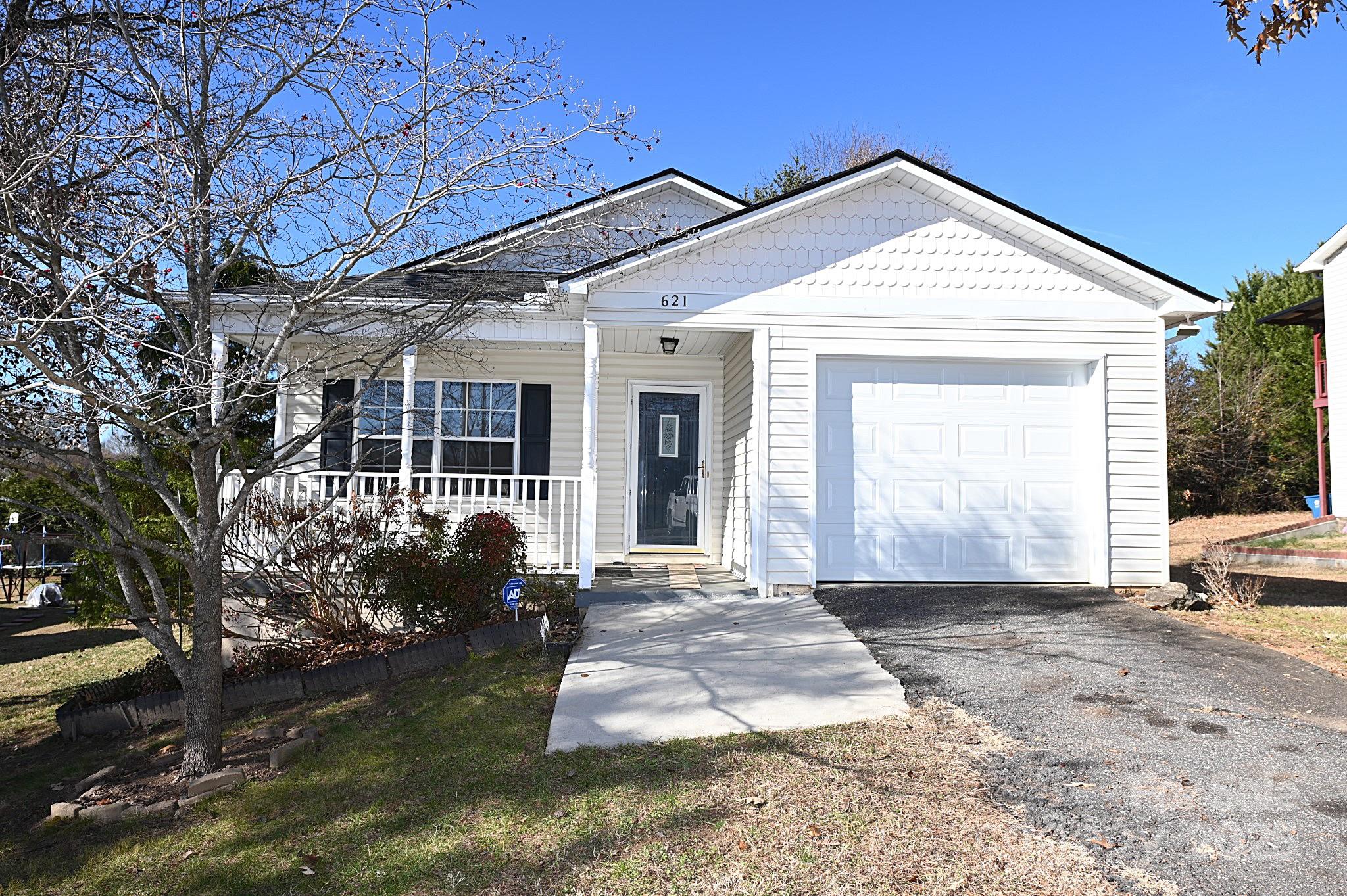 621 23rd Street Northwest Hickory, NC 28601 - Photo 32 of 35 a front view of a house with garden