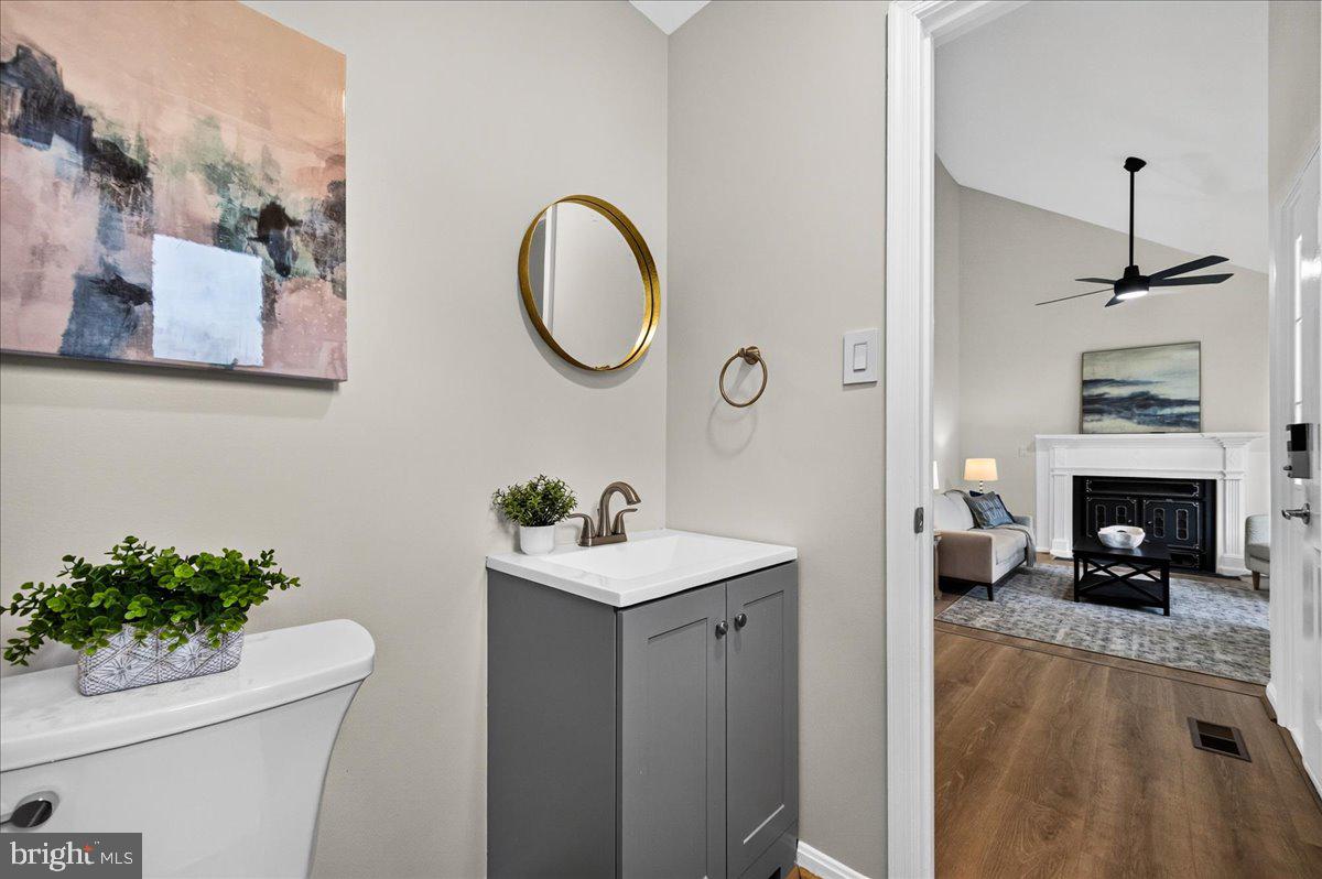 11057 Bishopsgate Court Reston, VA 20194 - Photo 16 of 72 Mai n Level Powder Room