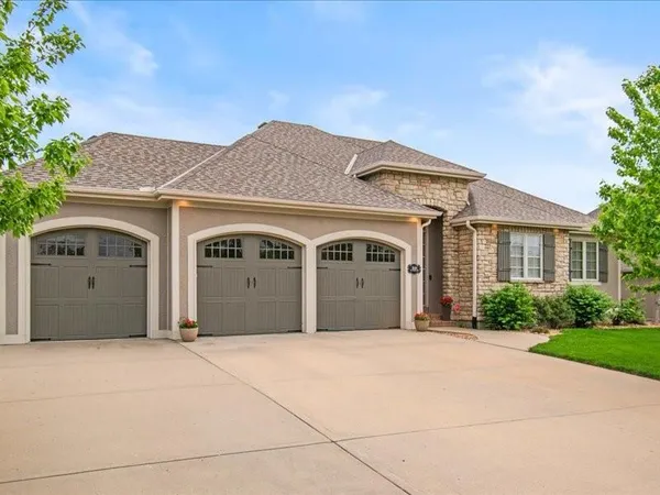 $674,900 | 2600 Northeast Amanda Lane, Blue Springs, MO 64029