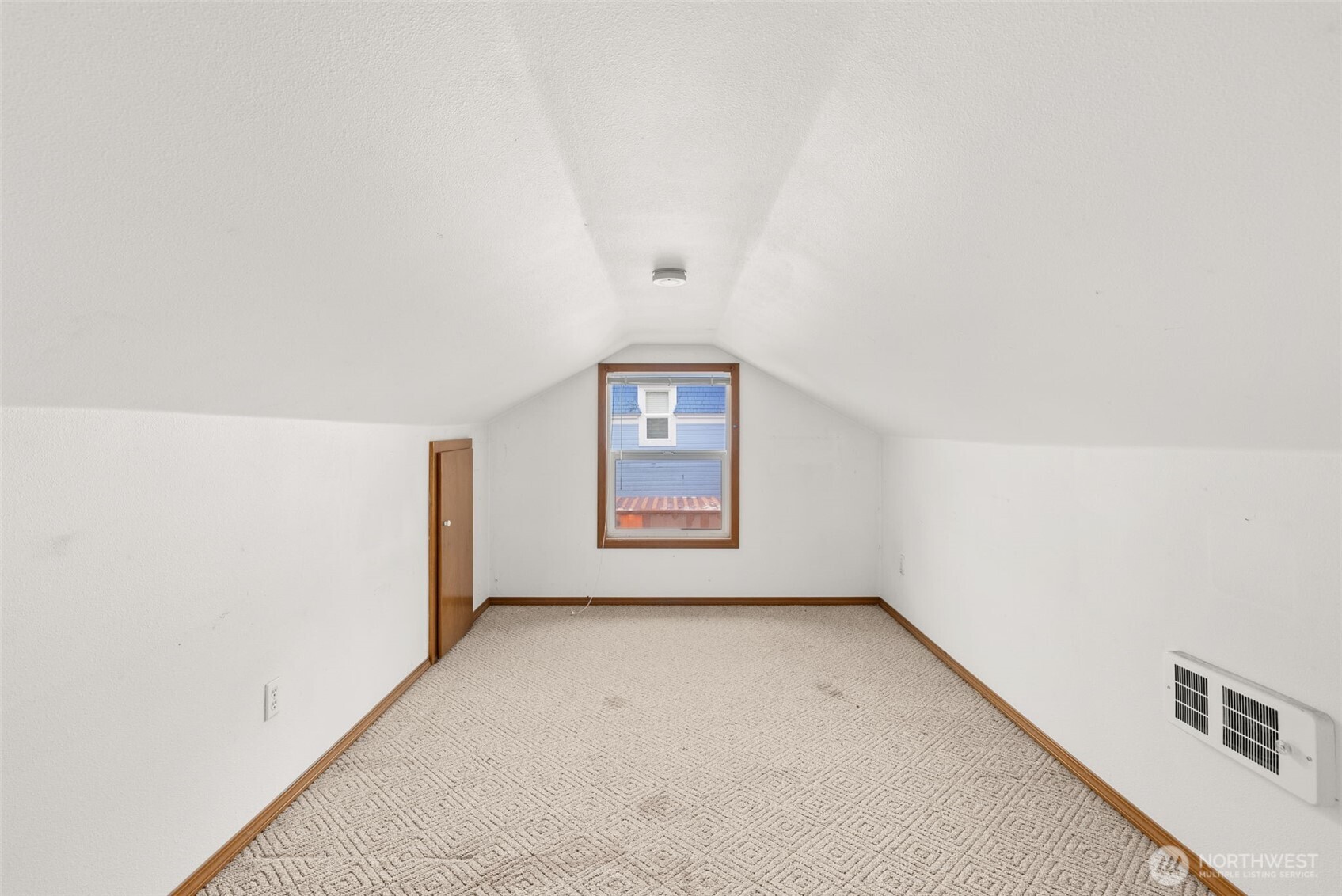 506 East Locust Street Centralia, WA 98531 - Photo 23 of 30 a view of an empty room with windows