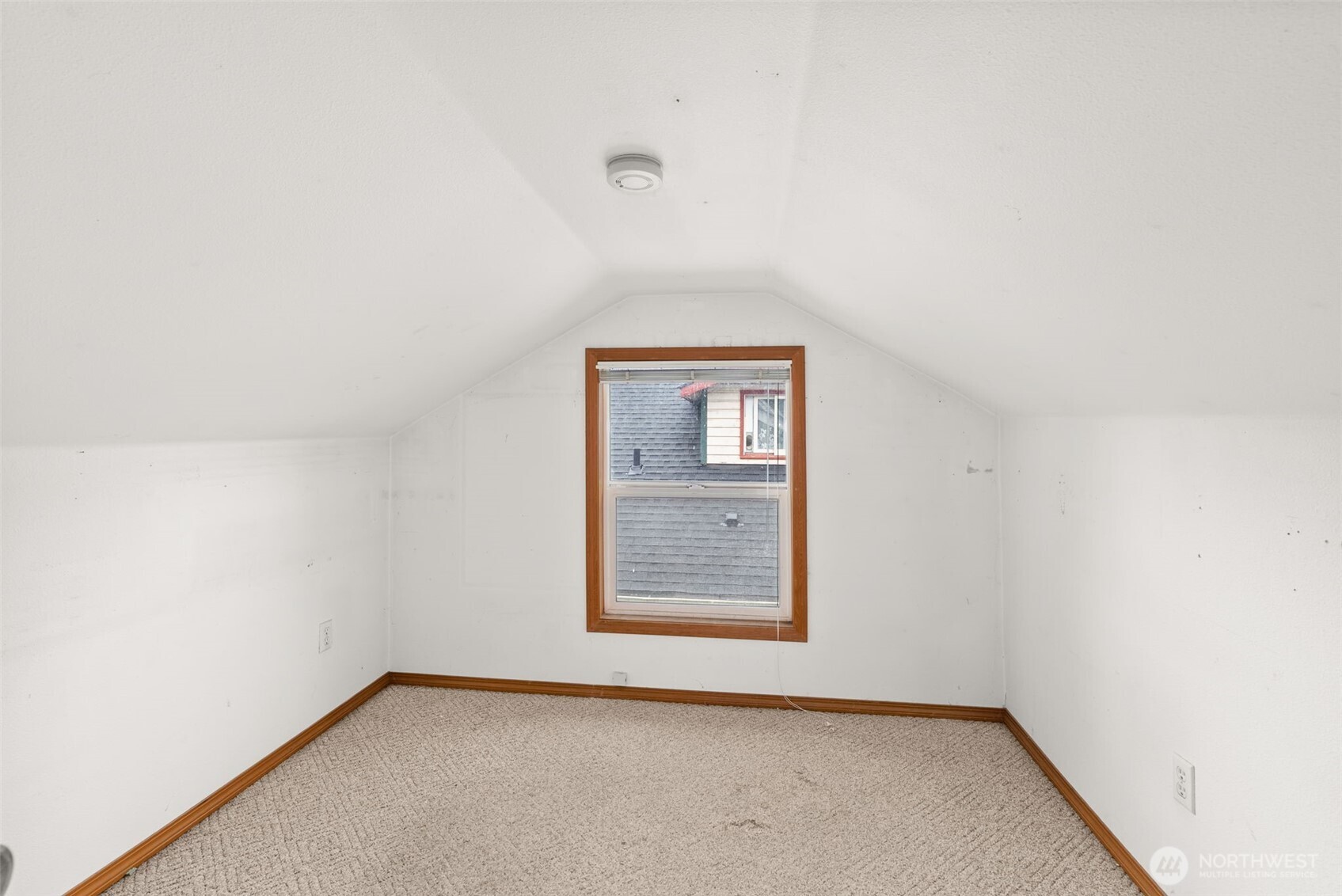 506 East Locust Street Centralia, WA 98531 - Photo 24 of 30 an empty room with windows