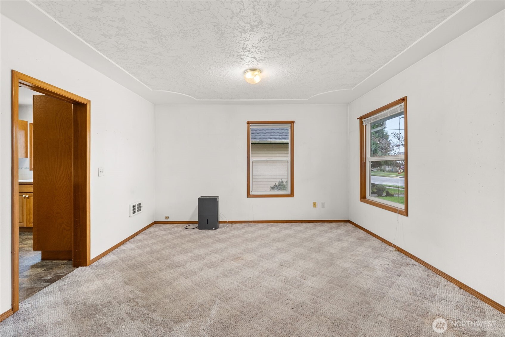 506 East Locust Street Centralia, WA 98531 - Photo 8 of 30 a view of an empty room with window