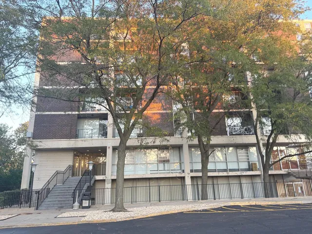 $119,900 | 1043 South York Road, Unit 411, Bensenville, IL 60106