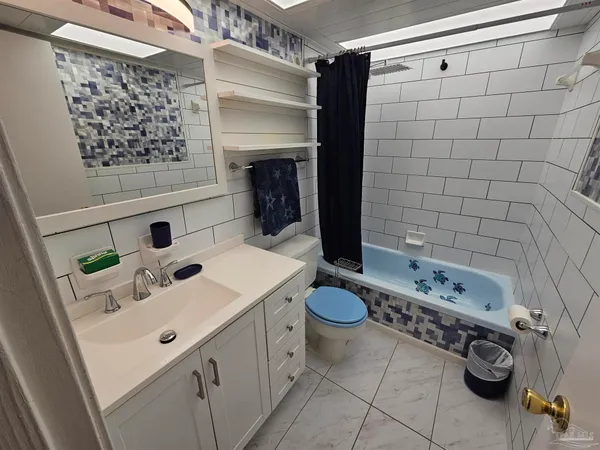 $149,000 | 600 Scenic Highway, Unit 214, Pensacola, FL 32503