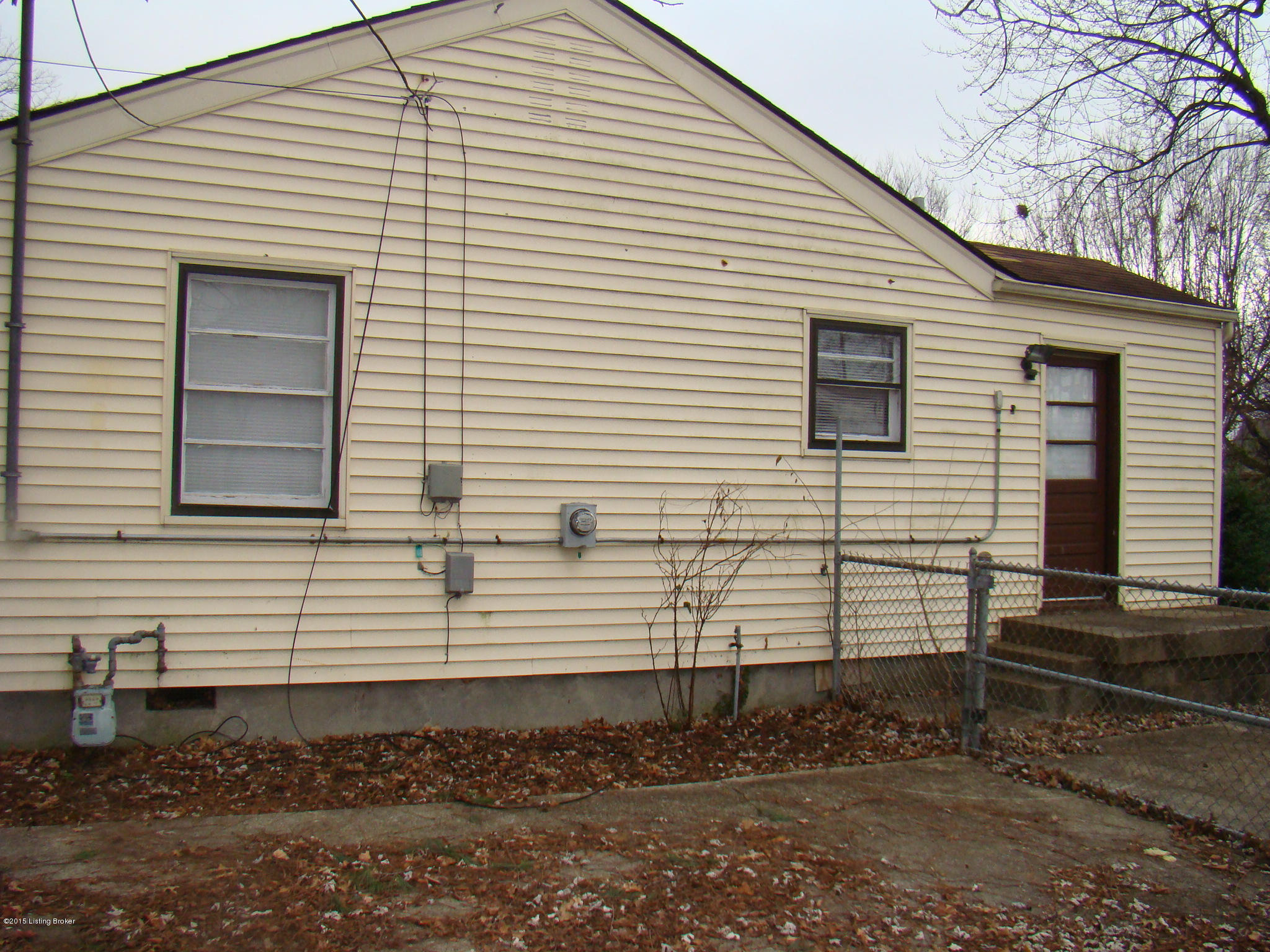 2210 Peaslee Road Louisville, KY 40216 - Photo 7 of 18 075