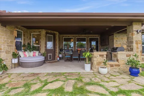 $825,000 | 104 West Vienna Drive, Hutto, TX 78634