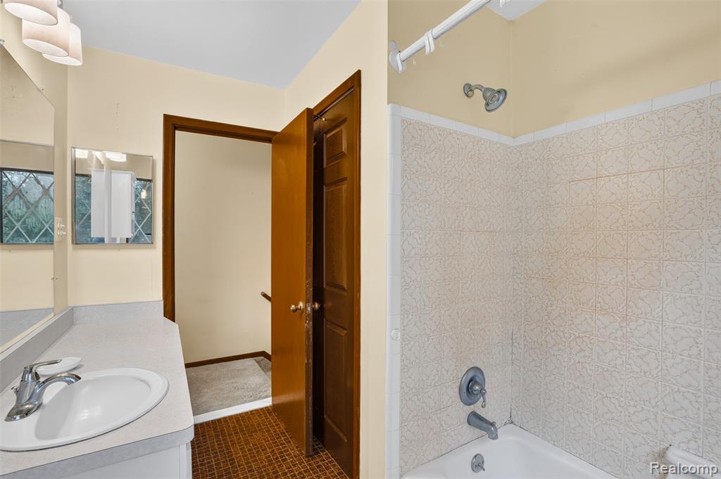16955 English Road Manchester, MI 48158 - Photo 14 of 37 Gallery Image 14