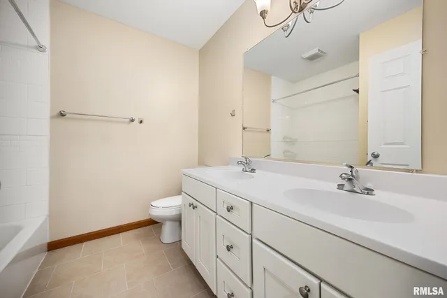 $159,900 | 1101 Eisenhower Drive, Unit A, Pekin, IL 61554