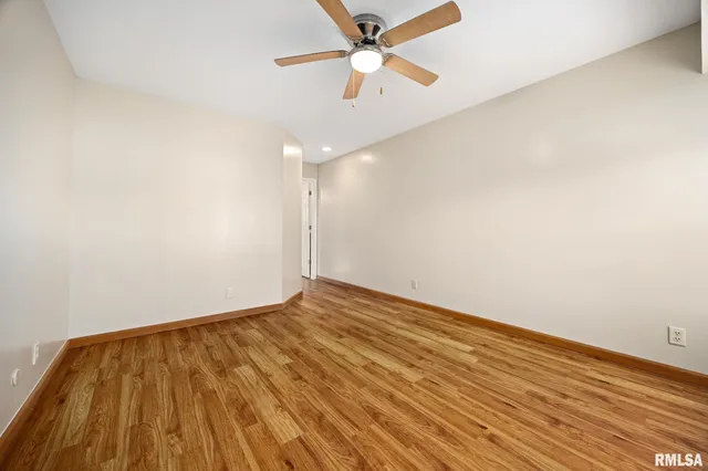 $159,900 | 1101 Eisenhower Drive, Unit A, Pekin, IL 61554