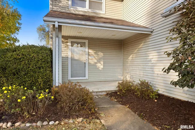 $159,900 | 1101 Eisenhower Drive, Unit A, Pekin, IL 61554