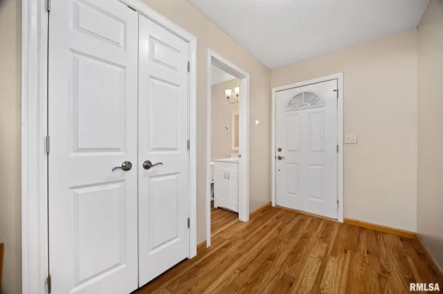 $159,900 | 1101 Eisenhower Drive, Unit A, Pekin, IL 61554