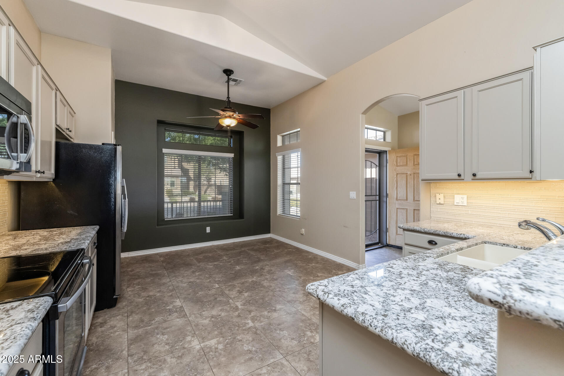 21579 Greenway Road Maricopa, AZ 85138 - Photo 11 of 51 14)KITCHEN