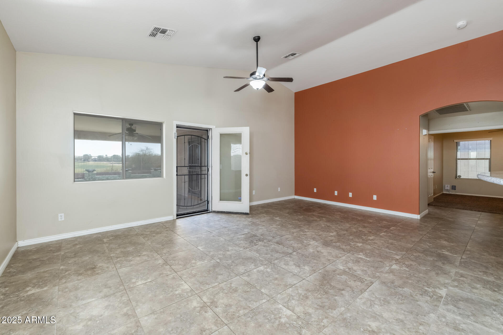 21579 Greenway Road Maricopa, AZ 85138 - Photo 5 of 51 8)GREAT ROOM
