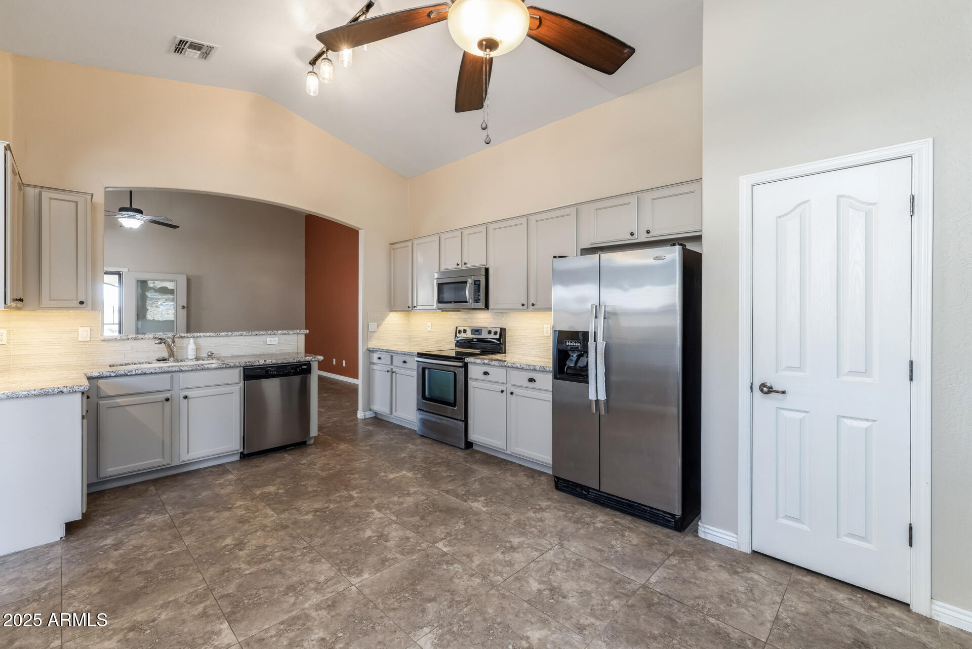 21579 Greenway Road Maricopa, AZ 85138 - Photo 9 of 51 12)KITCHEN