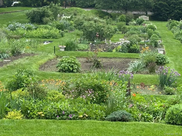 $899,000 | 10 Brooklands, Unit 1E, Bronxville, NY 10708