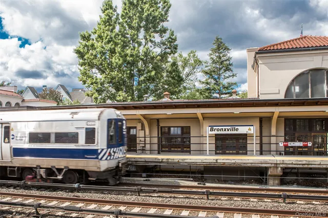 $899,000 | 10 Brooklands, Unit 1E, Bronxville, NY 10708