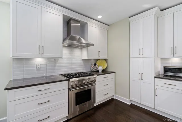 $899,000 | 10 Brooklands, Unit 1E, Bronxville, NY 10708