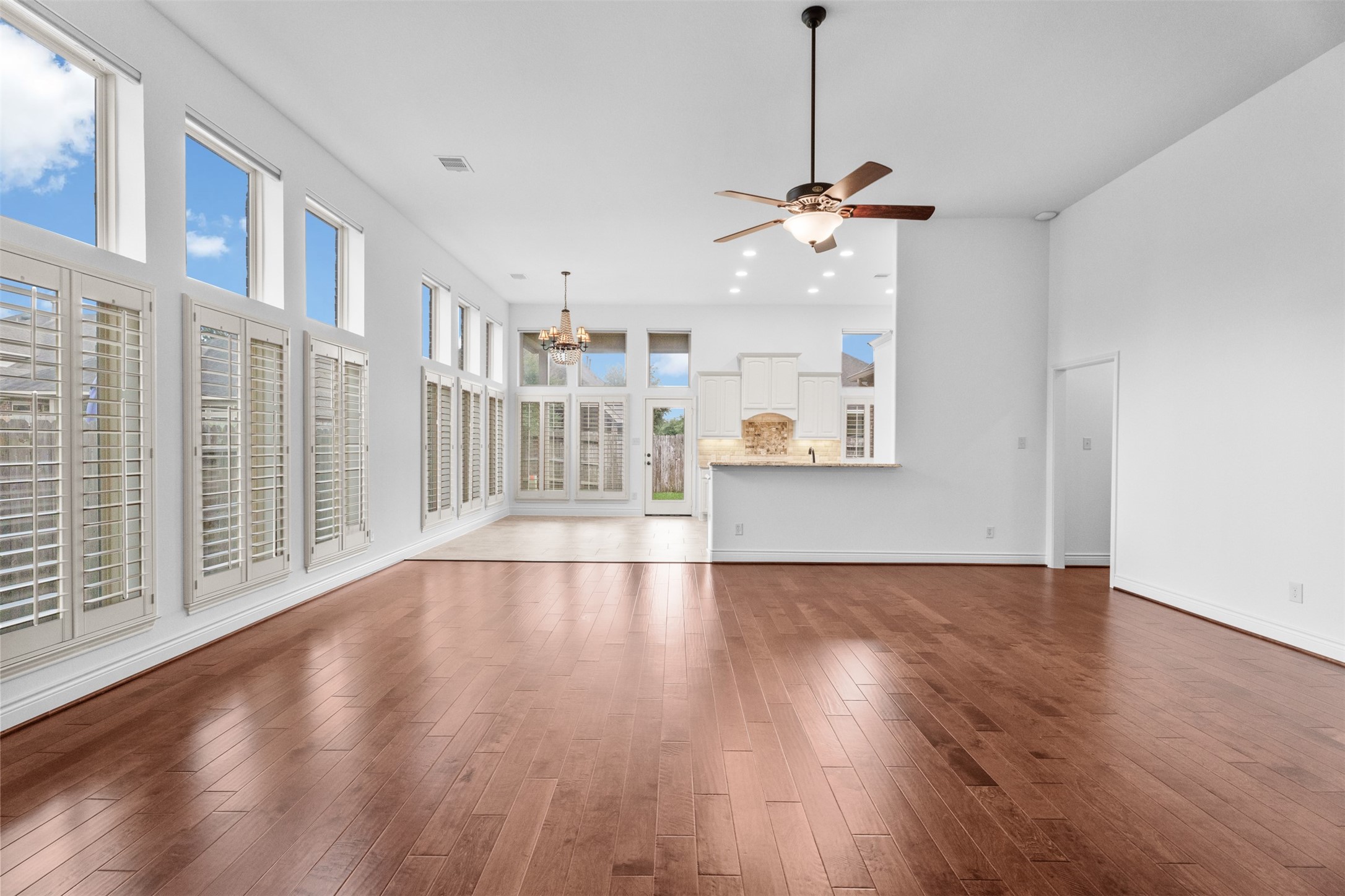 27318 Pendleton Trace Drive Spring, TX 77386 - Photo 12 of 47 Family room