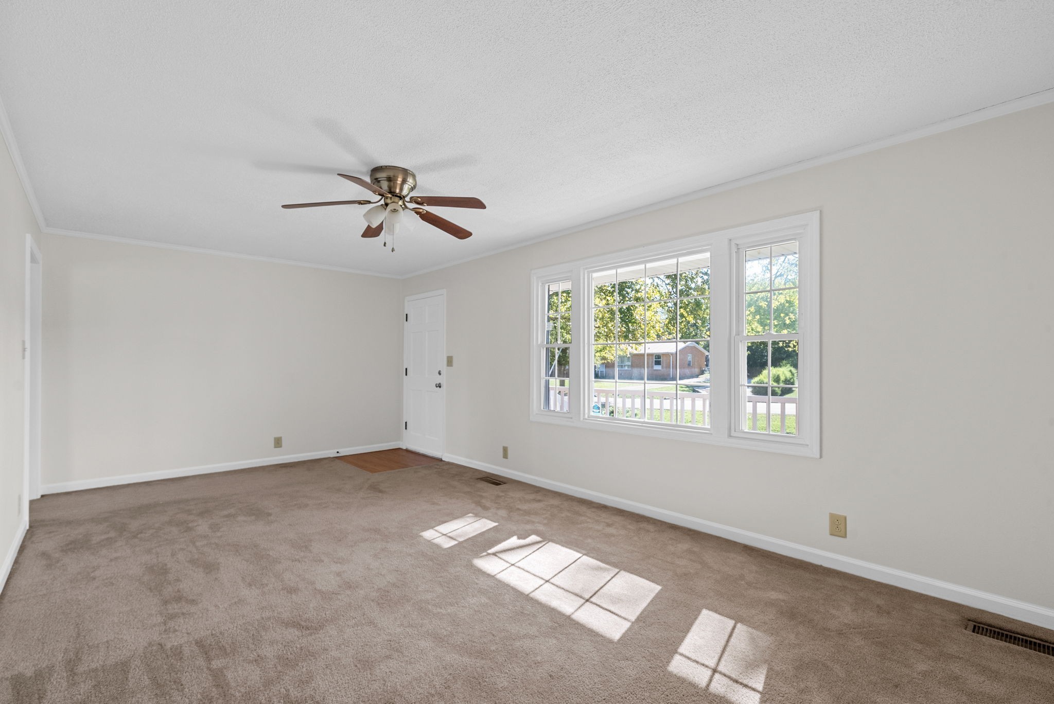 205 Hermitage Road Clarksville, TN 37042 - Photo 3 of 29