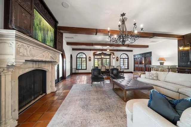 a view of entryway with a front door