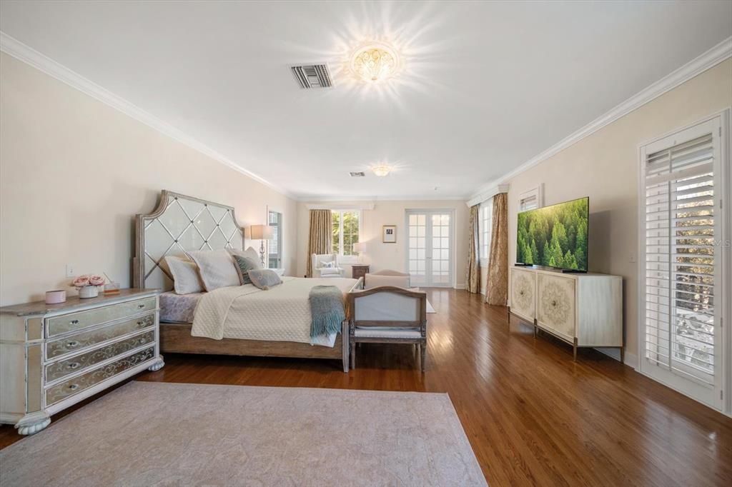 1102 Palmview Avenue Belleair, FL 33756 - Photo 29 of 81 a living room with furniture and a flat screen tv