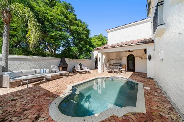 $3,100,000 | 1102 Palmview Avenue, Belleair, FL 33756